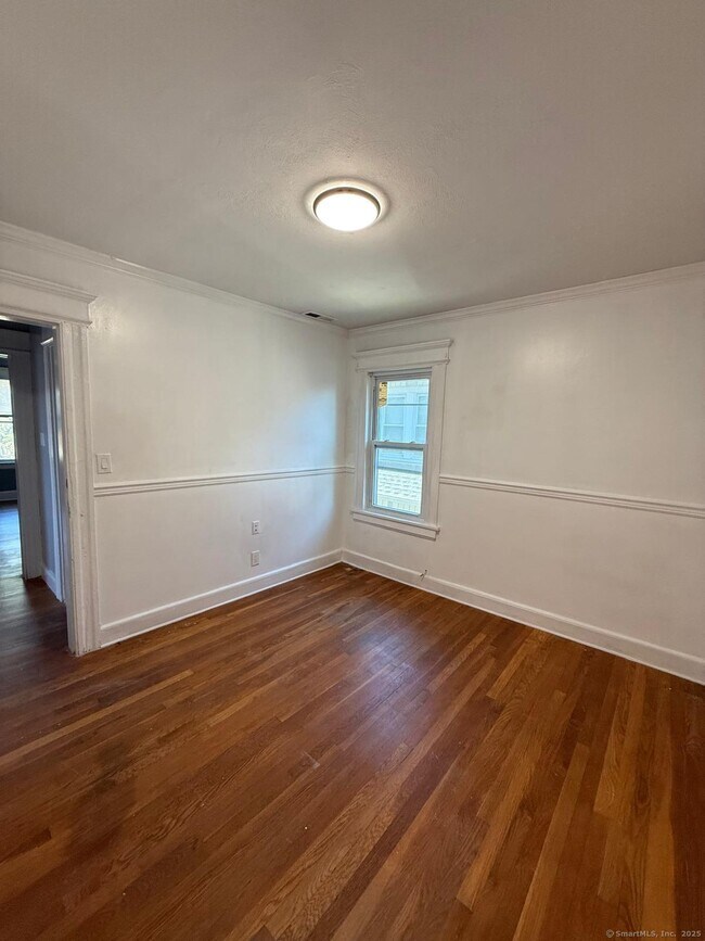 Building Photo - 498 Hawley Ave