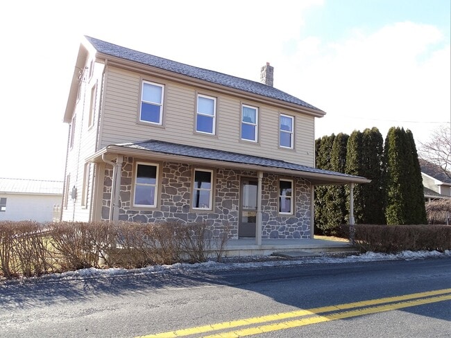 Building Photo - 454 Race Rd