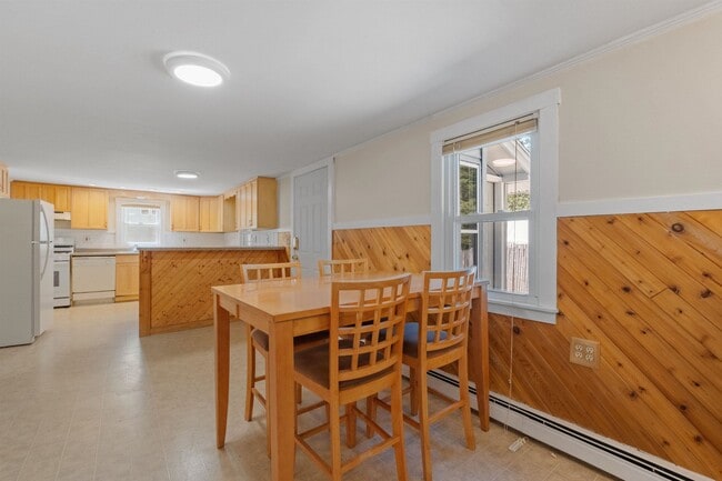 Building Photo - 36 Lark St