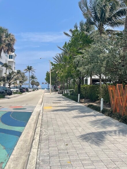 Building Photo - 3000 Riomar St