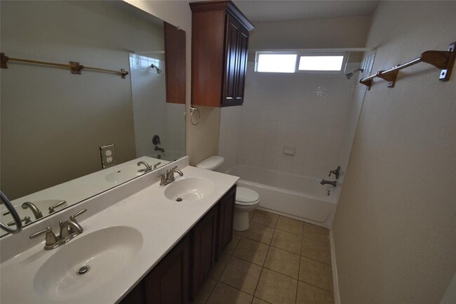 Building Photo - 409 Riverine Way
