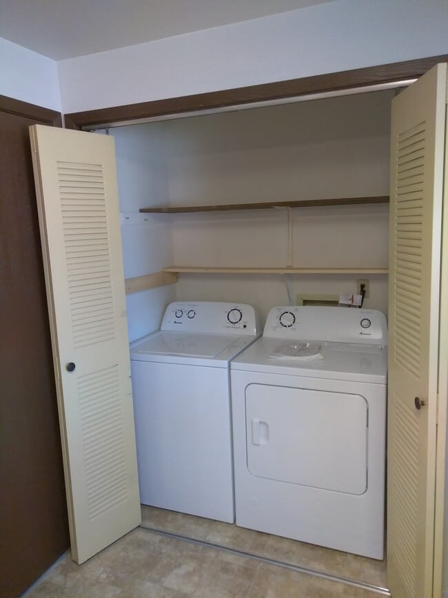 Building Photo - 5555 N Millrun Ave