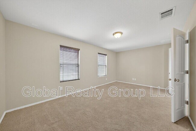 Building Photo - 10405 Macarthur Way