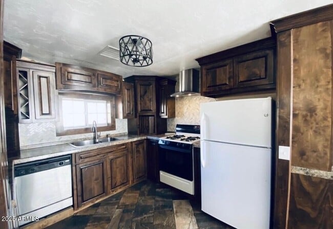 Building Photo - 1522 E 9th St