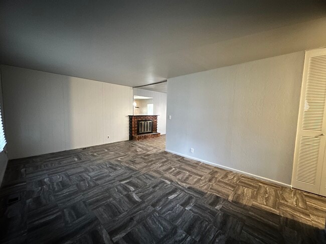 Building Photo - 1503 Eastview Ave