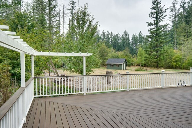 Building Photo - Ravensdale 3 Story, close to Lake Retreat,...