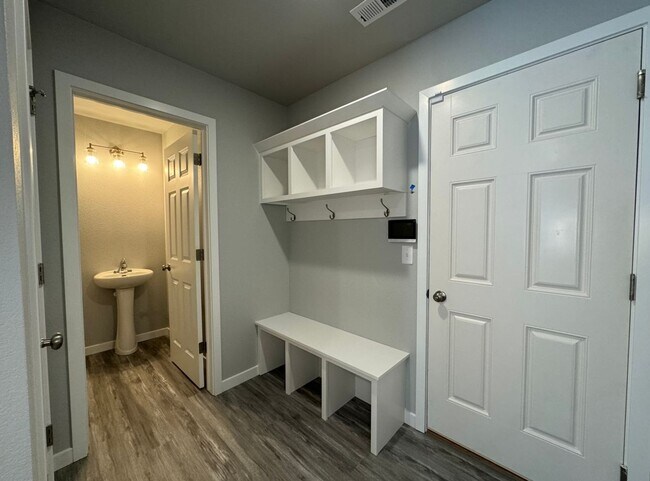 Building Photo - 3916 Scorpio Dr SE