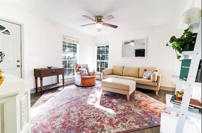 Building Photo - Incredible Downtown Round Rock Home for Rent