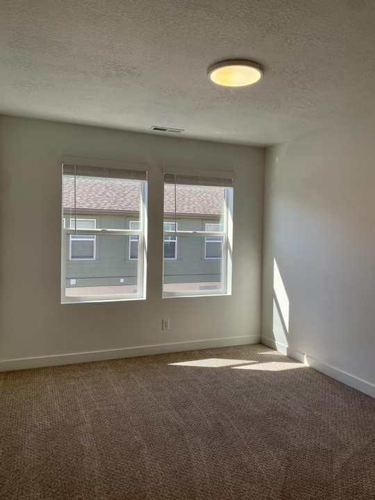 Building Photo - 638 N Autumn Ash Cir