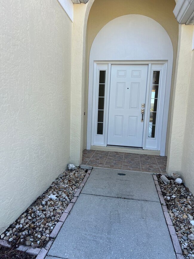 Building Photo - Welcome to your new home in beautiful Venice, Fl!  2 Bedroom 2 Bath w/ Den
