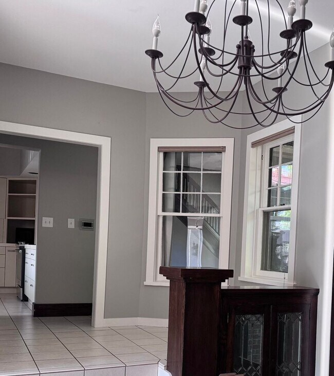 Building Photo - Historical Duplex - Spacious 3 Bedroom, 2.5 Bath Duplex with fenced in private patio.