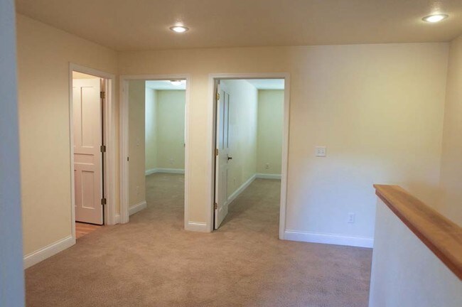 Building Photo - College Ave Townhomes