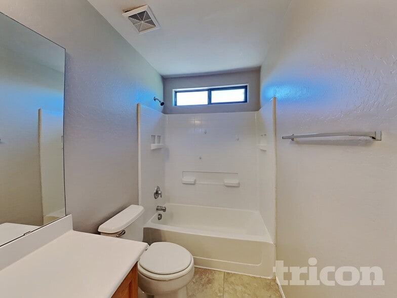 Building Photo - 43371 W Elizabeth Ave