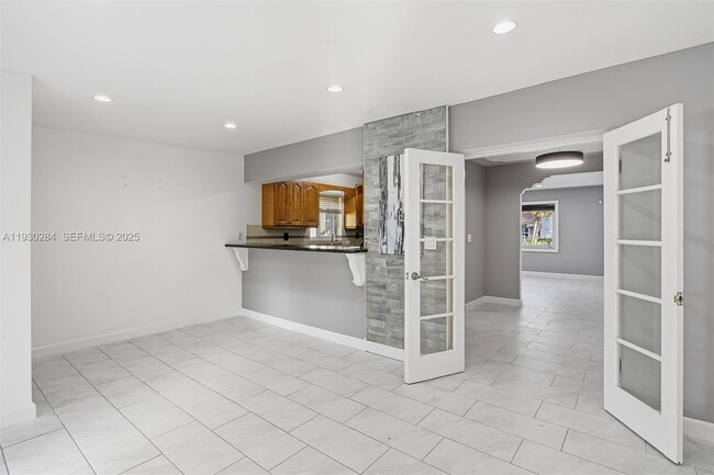 Building Photo - 2120 SW 16th St