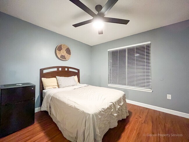 Building Photo - Beautiful 4/4 Condo in University Terrace