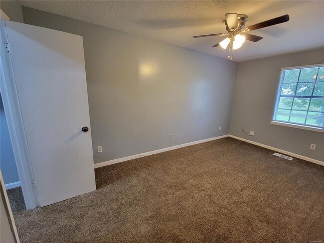 Building Photo - Section8 Accepted