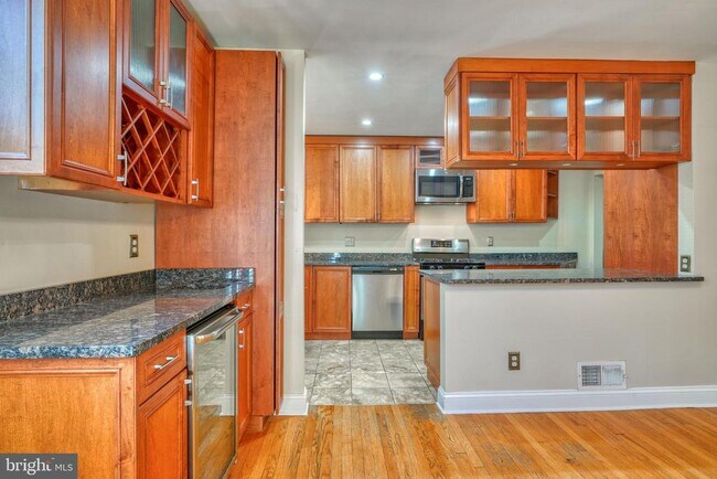 Building Photo - 6473 Blenheim Rd