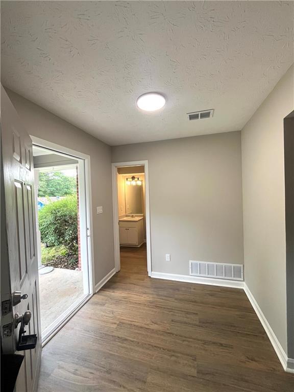 Building Photo - 5843 Summerglen Ln