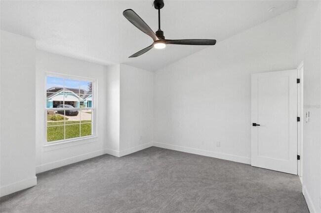Building Photo - 5424 Loma Vista Dr E