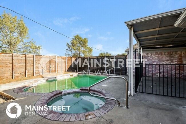 Building Photo - 2825 Clearmeadow Dr