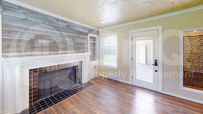 Building Photo - 6458 Royal Ln