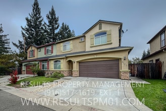 Building Photo - Beautifully Upgraded 3 Bedroom