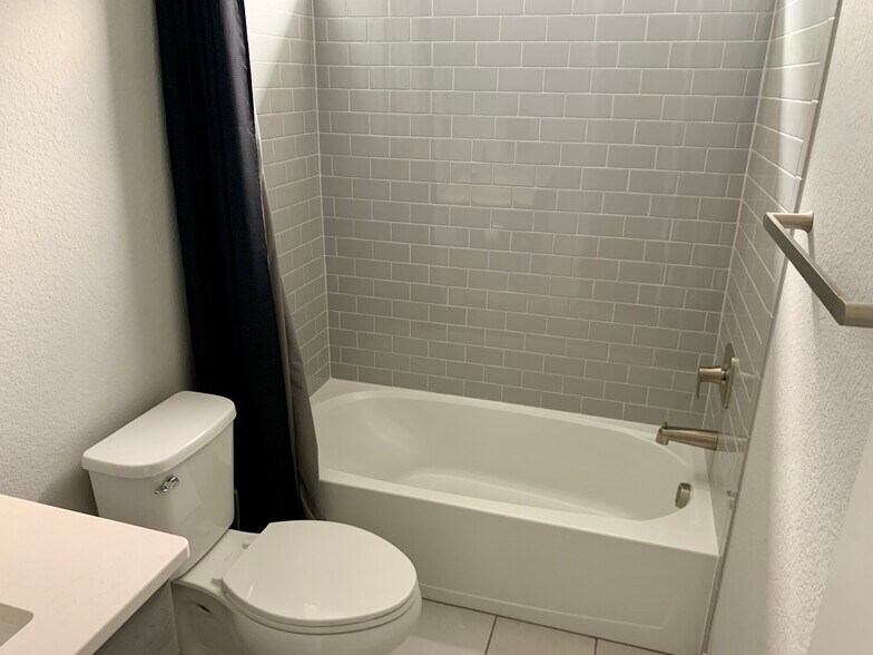 Building Photo - 6461 Vistancia Ave