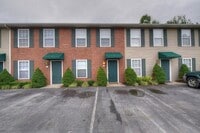 Building Photo - Hurry! This 2 Bed/1.5 Bath, 2-Story Condo ...