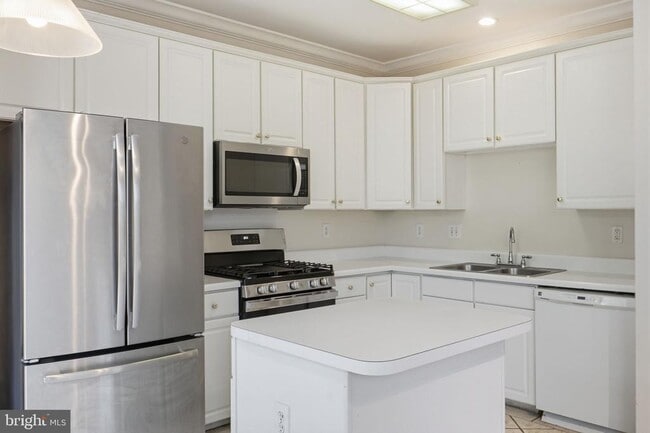 Building Photo - 9702 Athletic Way