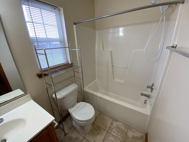 Building Photo - 3 Bd 2 Ba in Cherrywoods