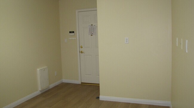 Building Photo - Grand Island Place