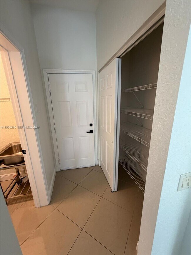 Building Photo - 1819 Mariners Ln