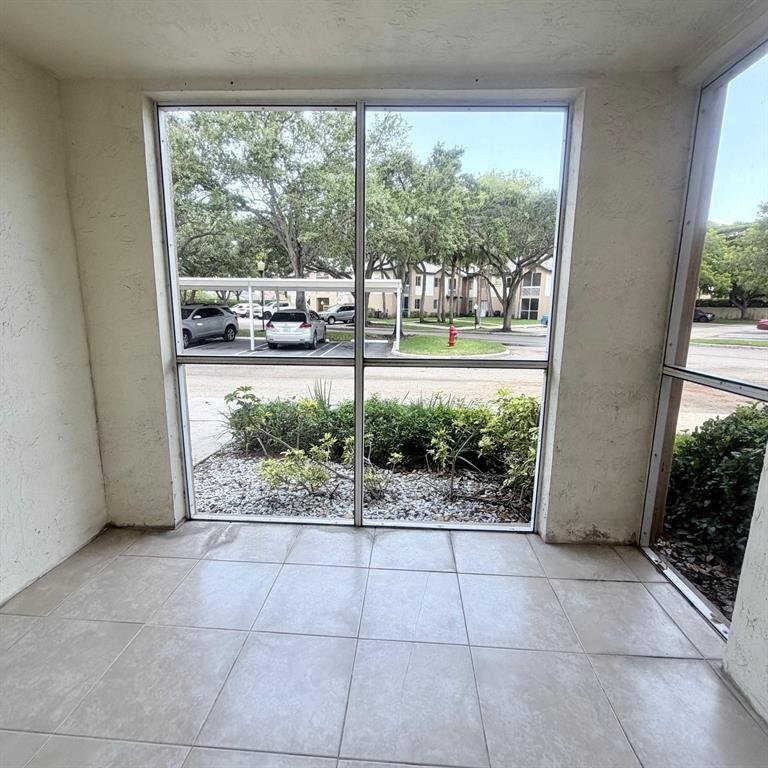 Building Photo - 9955 Westview Dr