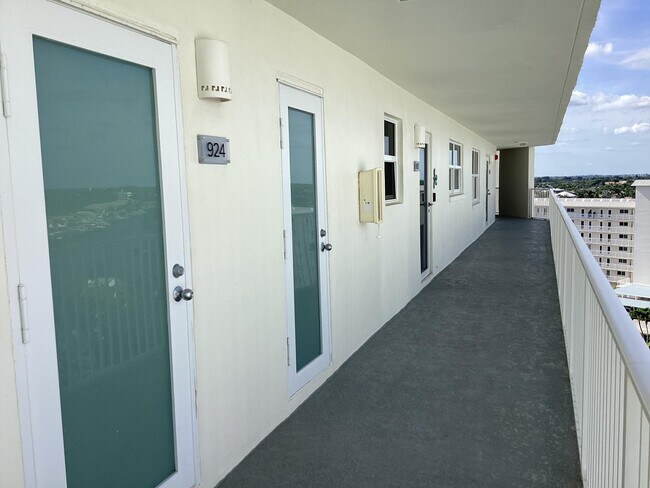 Building Photo - 3101 S Ocean Blvd