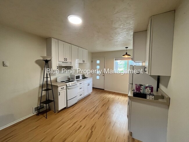 Building Photo - 1680 Calkins Ave
