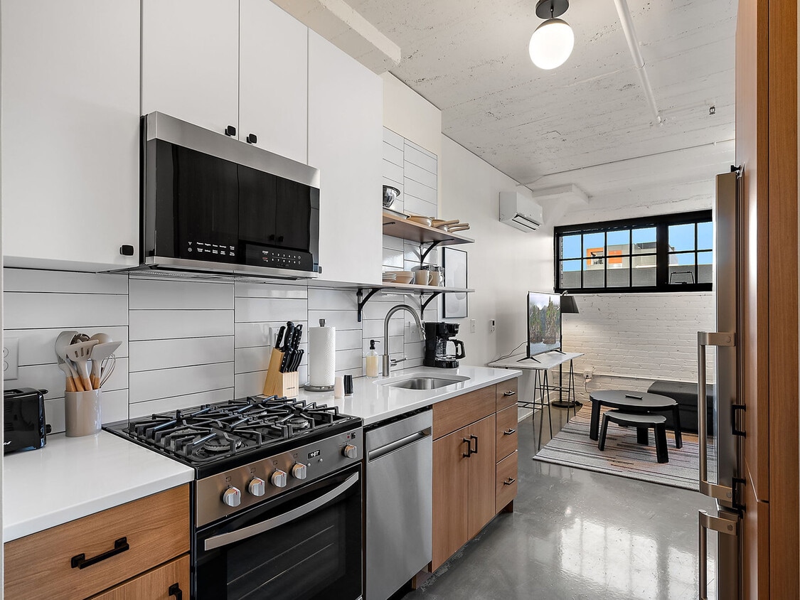Building Photo - 608 N 3rd St