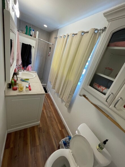 Ground floor bathroom 3 - 75-5810 Olua Plz