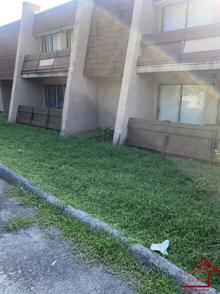 Primary Photo - 915 S Seminole Dr