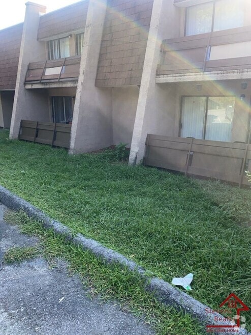 Building Photo - 915 S Seminole Dr