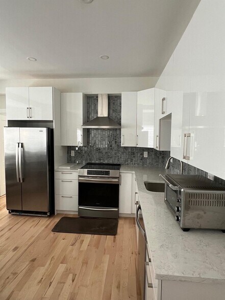 Building Photo - 19 Gorham St