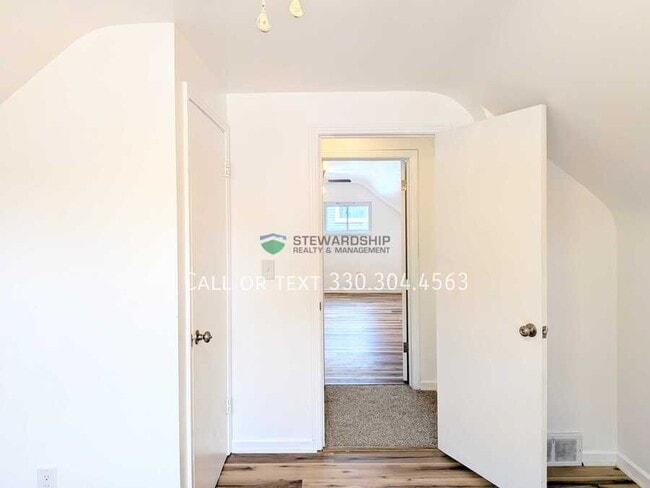 Building Photo - 1150 Valleyview Ave SW