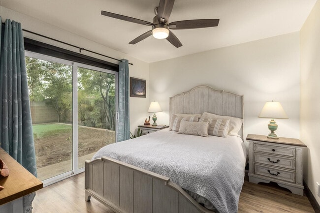 Building Photo - 617 E Ellis Dr