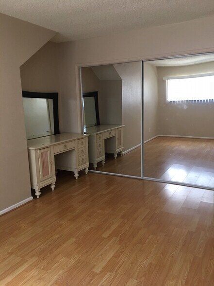 Hallway bedroom - 613 S Shelton St