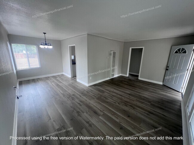 Building Photo - 370 W 44th St
