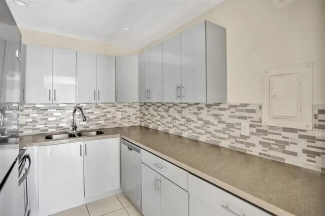 Building Photo - 6361 N Falls Cir Dr