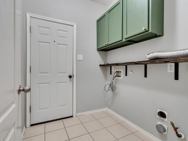 Building Photo - 3417 Cypress Village Dr