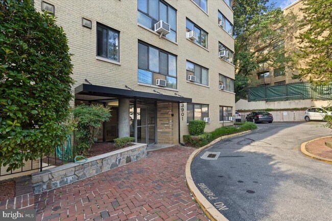 Building Photo - 3901 Tunlaw Rd NW