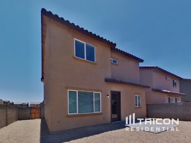 Building Photo - 4548 E Grandview St