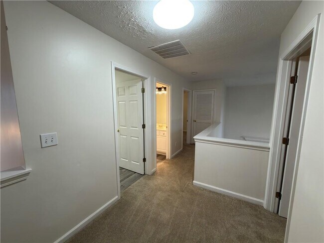 Building Photo - 620 Manor Glen Dr