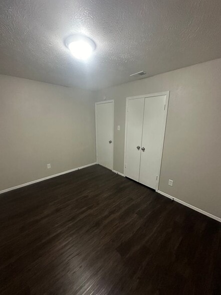 Building Photo - 667 Edgeglen Dr